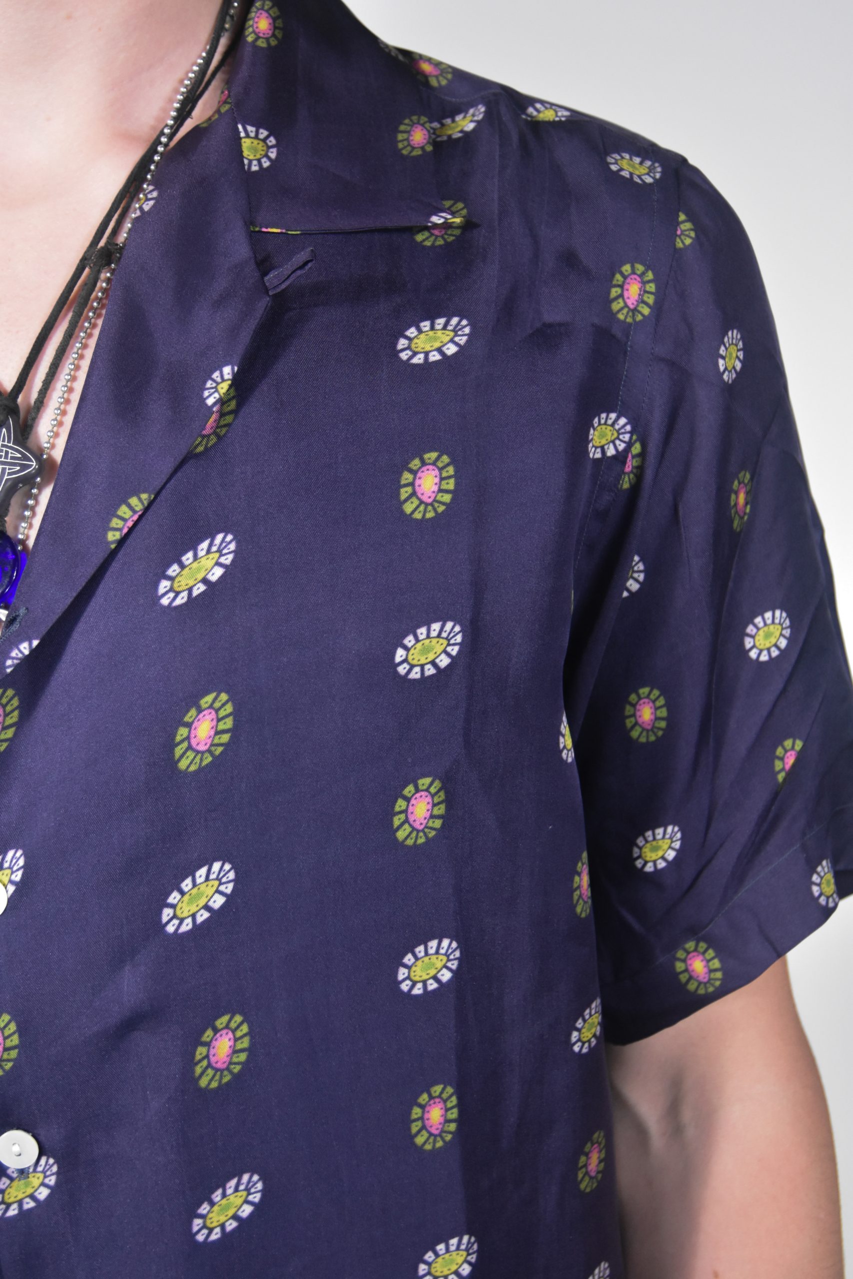 CAMP COLLAR SHIRT IN NAVY PRINTED SILK 4 CAMP COLLAR SHIRT IN NAVY PRINTED SILK - Image 4